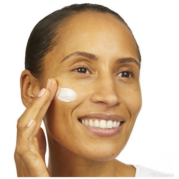 Protect and perfect intense advanced day cream - Picture 2 of 11